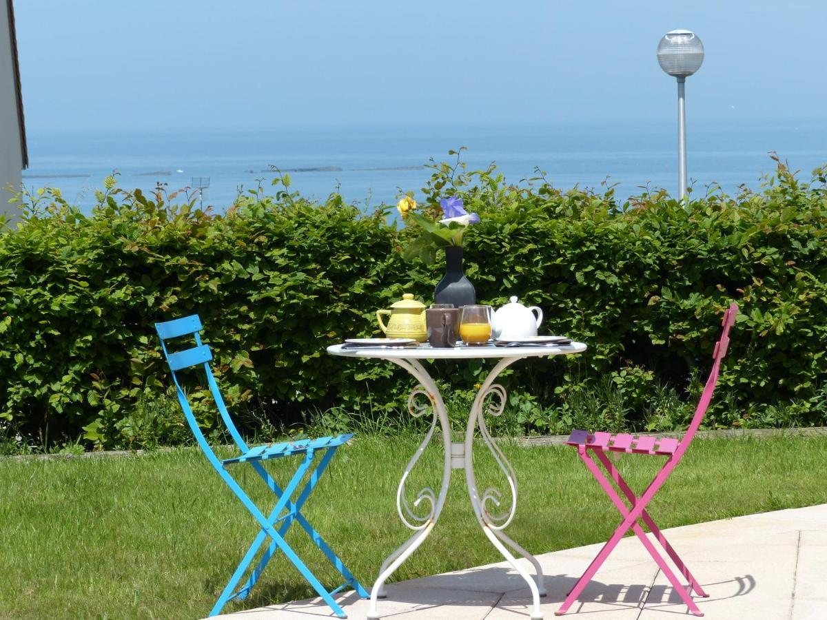 Le Ruban Bleu Face A La Couette-café Arromanches-les-Bains