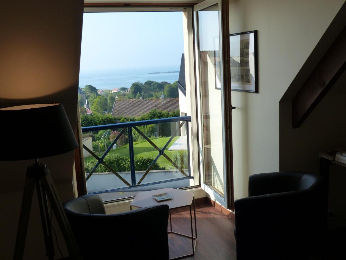 Le Ruban Bleu Face A La * Arromanches-les-Bains